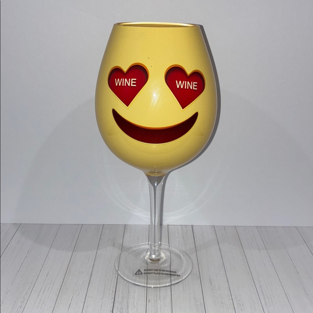 Y2K 90’s XL Heart Eyes Yellow Emoji JUMBO Wine Glass